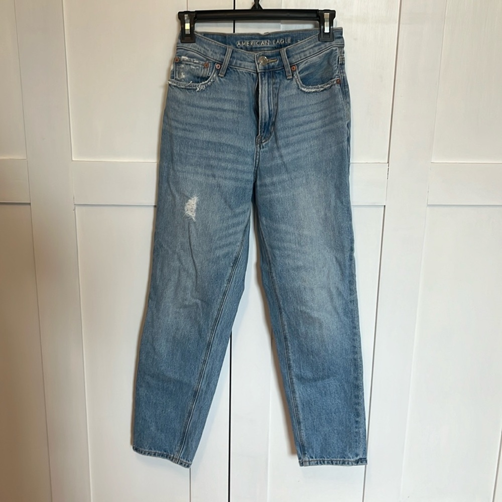 90s boyfriend fit, distressed jeans